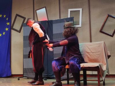 Актьорските таланти на ПГЛПТ с бляскаво представяне в „Етюди от класически пиеси“