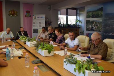 Превенция срещу пожарите: Община Казанлък подписа споразумение с FIRE-RES за сътрудничество и взаимодействие 