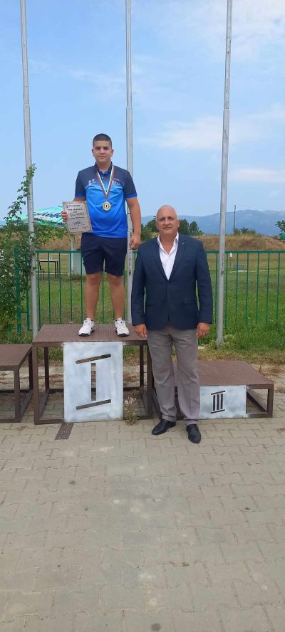 Двама състезатели от КЛС “Балиста“ се качиха на почетната стълбичка на турнира по стрелба в Казанлък 