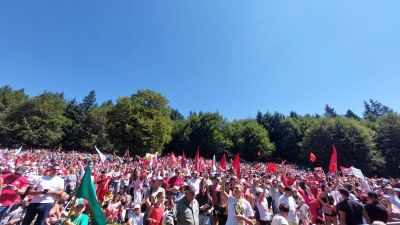 Над 21 000 социалисти се събраха днес на историческата поляна под връх Бузлуджа