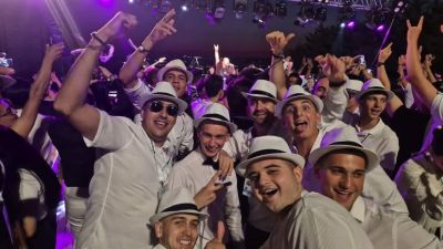 Впечатляващият ансамбъл “Детелини“ покоряват и фестивала “Буюкчекмедже“