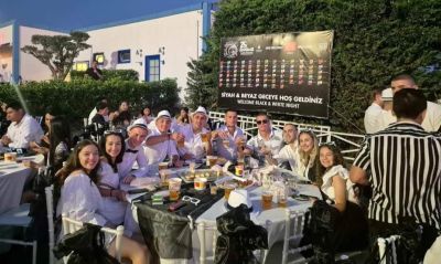 Впечатляващият ансамбъл “Детелини“ покоряват и фестивала “Буюкчекмедже“