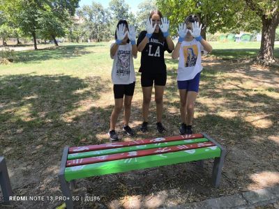 Спортна площадка в Овощник грейна в цветовете на трибагреника