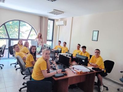 Преподаватели от ИКТ Център наблюдаваха работа на испански колеги благодарение на Еразъм+