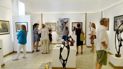 Христо Генев и Фикрет Окан откриха изложбата „В ефир“ пред балчишката публика