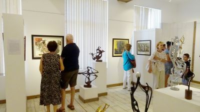 Христо Генев и Фикрет Окан откриха изложбата „В ефир“ пред балчишката публика