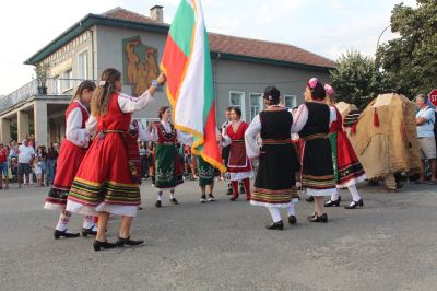 Село Овощник отбелязва своя празник с традиционен събор / Новини от Казанлък