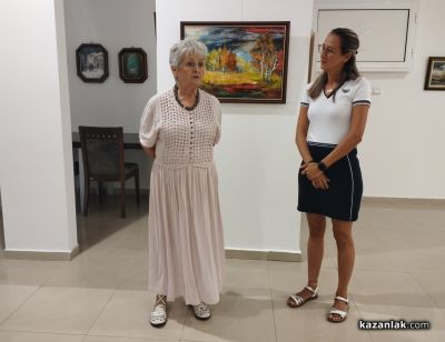 Росица Спиридонова представи в Казанлък първата си самостоятелна изложба 