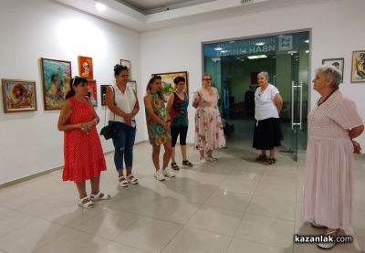 Росица Спиридонова представи в Казанлък първата си самостоятелна изложба 