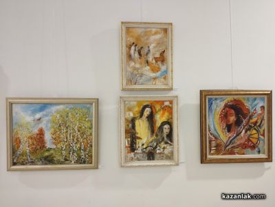 Росица Спиридонова представи в Казанлък първата си самостоятелна изложба 