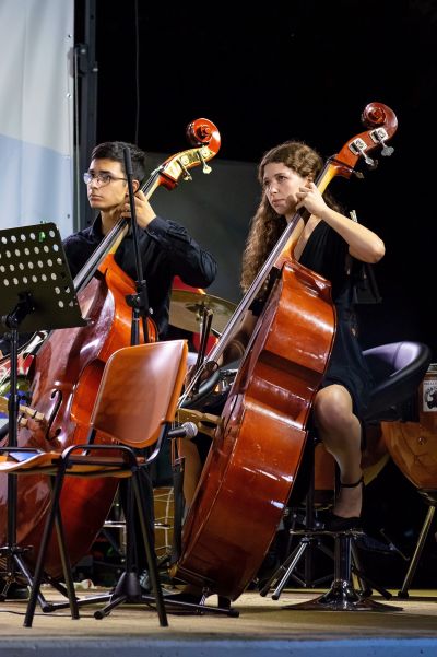 Вълшебен концерт на талантите от “Академия Роза“ зарадва жителите и гостите на град Шипка