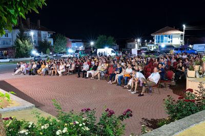 Вълшебен концерт на талантите от “Академия Роза“ зарадва жителите и гостите на град Шипка