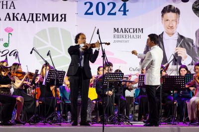 Вълшебен концерт на талантите от “Академия Роза“ зарадва жителите и гостите на град Шипка