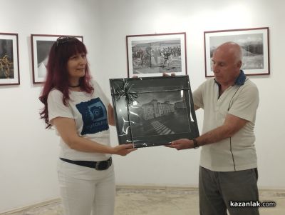 Севлиевски фотографи откриха съвместна изложба в Казанлък 