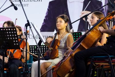 Вълшебен концерт на талантите от “Академия Роза“ зарадва жителите и гостите на град Шипка