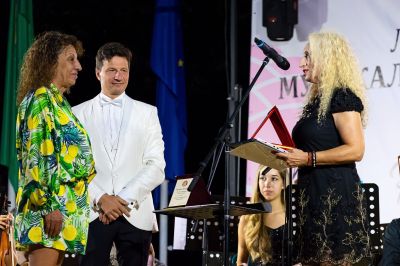 Вълшебен концерт на талантите от “Академия Роза“ зарадва жителите и гостите на град Шипка