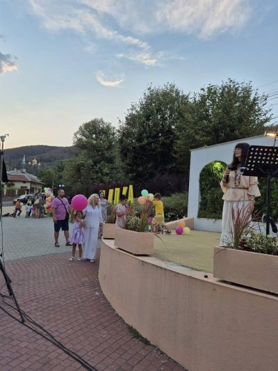 Забавни игри и много детски смях изпълниха площада в Шипка през втория ден от “Богородични празници 2024“