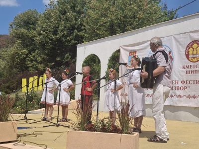 Концерт и празнична заря поставиха кулминацията на “Богородични празници 2024“ в Шипка