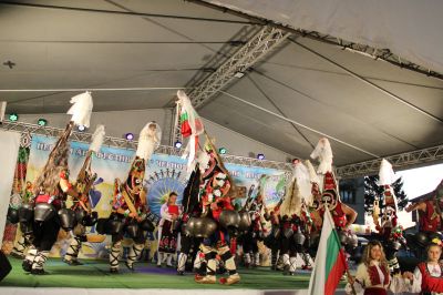 Кукерската група на Долно и Горно Сахране с награда от Ахелой