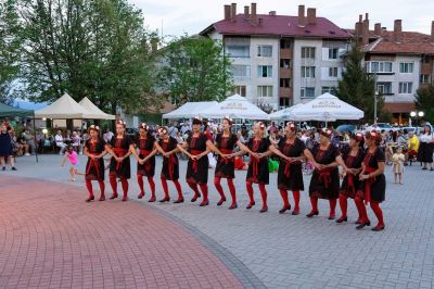 Концерт и празнична заря поставиха кулминацията на “Богородични празници 2024“ в Шипка