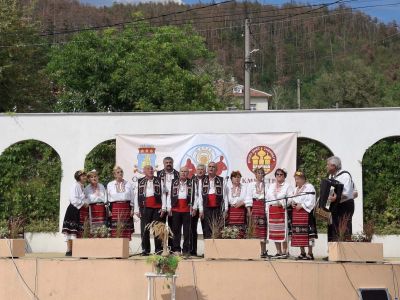 Концерт и празнична заря поставиха кулминацията на “Богородични празници 2024“ в Шипка