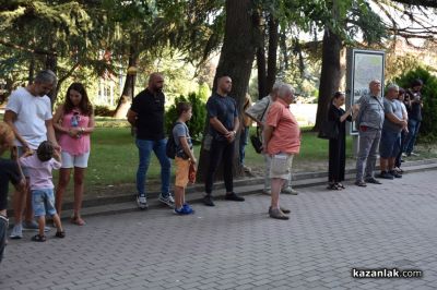 Изложба на тракийски доспехи и въоръжение постави началото на празниците в Казанлък