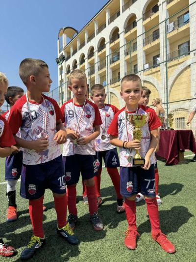 Купа и престижно второ място за малките ни футболисти от турнир в гр.Обзор