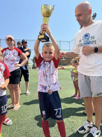 Купа и престижно второ място за малките ни футболисти от турнир в гр.Обзор