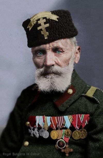 Краеведската литература към НЧ “Братство 1869”, с. Енина се радва на богата историческа информация