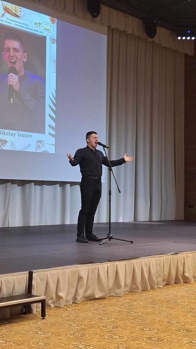 Песни на Уитни Хюстън и Бруно Марс донесоха две първи места на казанлъчанин от международен конкурс