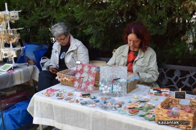 Летен базар в ЛХМ “Чудомир“ представя ювелирни изделия на казанлъшки творци