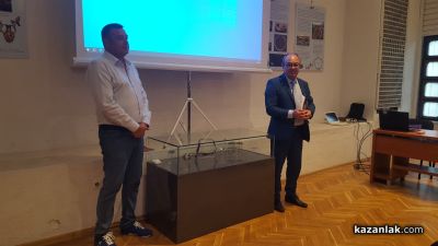 Учени от България, Италия и Иран взимат участие в XV-та научна конференция в Казанлък