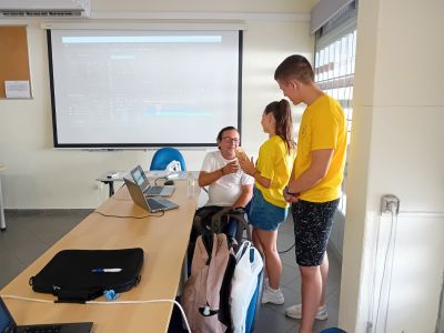 Ученици от ИКТ Център създаваха сайтове и мобилни приложения в Португалия