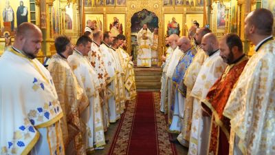 Митрополит Киприан отбеляза имения си ден с литургия