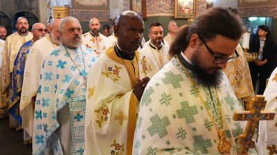 Митрополит Киприан отбеляза имения си ден с литургия