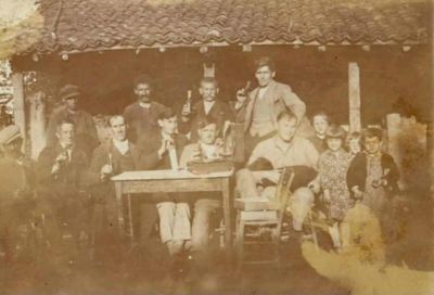 На мястото на сегашната табела „Казанлък“, навремето се издигал ханът на Рачо Ханджията