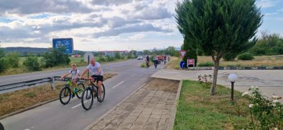 Малки и големи се включиха във вълнуваща велообиколка до тракийските гробници в казанлъшко