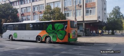 Автобус аварира в центъра на Казанлък 