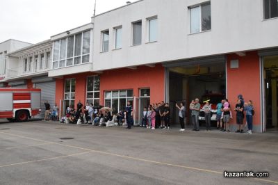 Зрелищни демонстрации и изложение на техника представиха огнеборците от РСПБЗН - Казанлък