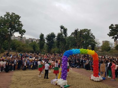 ОУ „Чудомир“ - Казанлък посрещна новата учебна година
