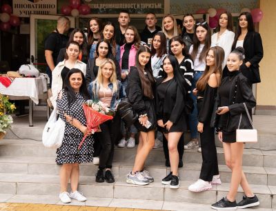 60-и випуск направи първите си стъпки в ПГ по лека промишленост и туризъм