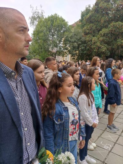 Първият учебен звънец удари за учениците от ППМГ „Никола Обрешков“