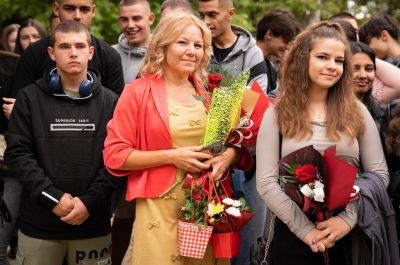 60-и випуск направи първите си стъпки в ПГ по лека промишленост и туризъм