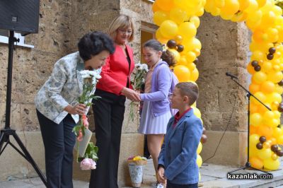 Училищният звънец в ОУ “Мати Болгария“ би за първи път за 78 първокласници 