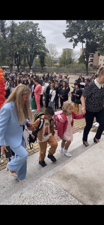 ОУ „Чудомир“ - Казанлък посрещна новата учебна година