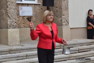 Училищният звънец в ОУ “Мати Болгария“ би за първи път за 78 първокласници 