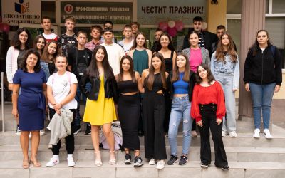 60-и випуск направи първите си стъпки в ПГ по лека промишленост и туризъм