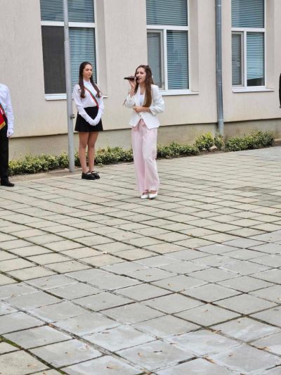 Първият учебен звънец удари за учениците от ППМГ „Никола Обрешков“