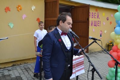 Три паралелки с 74 първокласници посрещна ОУ “Георги Кирков“ в Казанлък