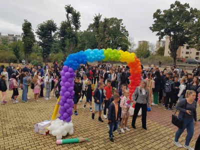 ОУ „Чудомир“ - Казанлък посрещна новата учебна година